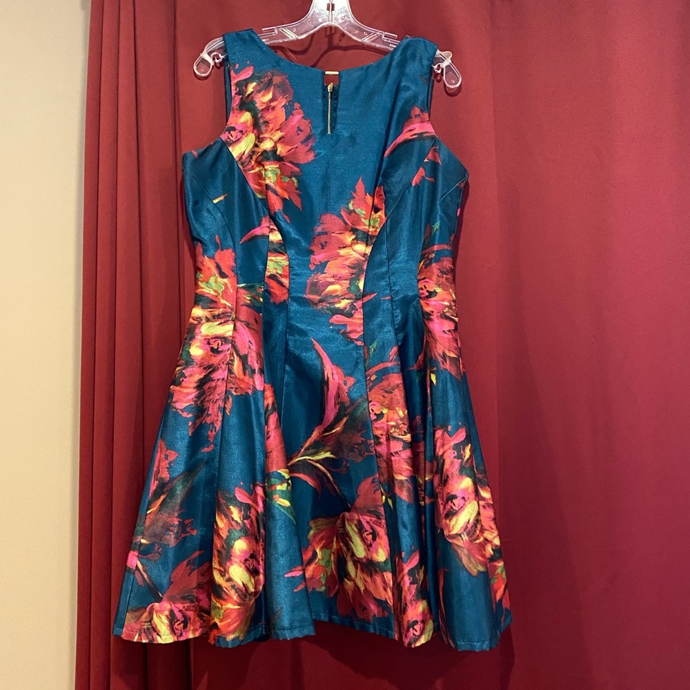 Keyhole neck dress size 12